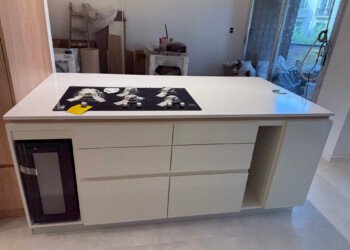Instalación completa de mobiliario para cocina contemporánea por Vanlac