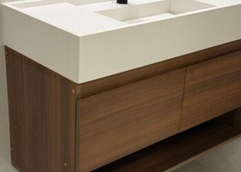 Vanitory flotante a medida en madera con bacha integrada para obra residencial