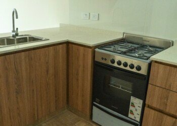 Screenshot Instalación integral de carpintería y marmolería para cocina en vivienda unifamiliar