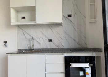 Mueble a medida más bacha de marmol para cocina en San Miguel