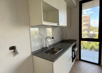Muebles de bajo y sobre mesada en melamina blanca en San Miguel