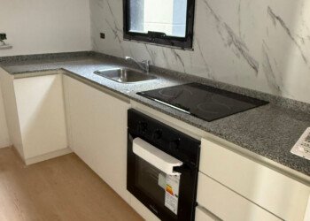 Cocina + Horno junto a trabajo de marmoleria